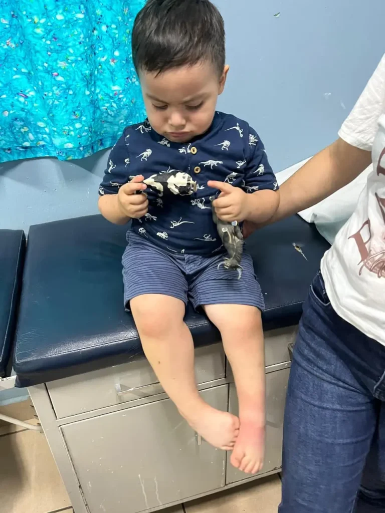 Ian, guatemala, rehabilitación, hospital, pie equinovaro, niño